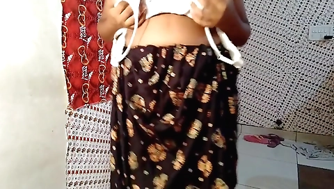 Indian Girl Striptease Nude Mujra