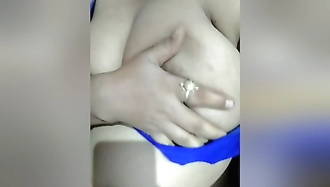 Indian Stepmom Video Call Pe Boobs Dikahti Hui. Indian Big Boobs Lovers - Huge Boobs