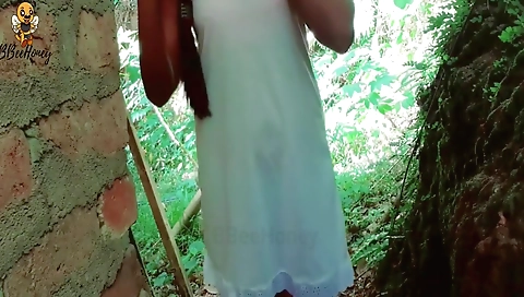 Sri Lankan Outdoor Pussy & Boobs Squeeze ස්කුල් ඇරිලා ඇවිත් චූ දාන්න ගිහින් මෝල් වෙලා