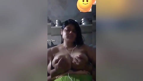 Today Exclusive- Cute Bangla Girl Play With Her Big Boobs