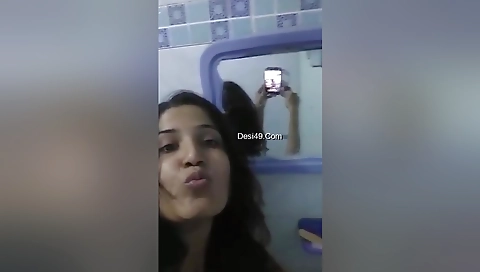 Today Exclusive- Desi Girl Ready For Bathing