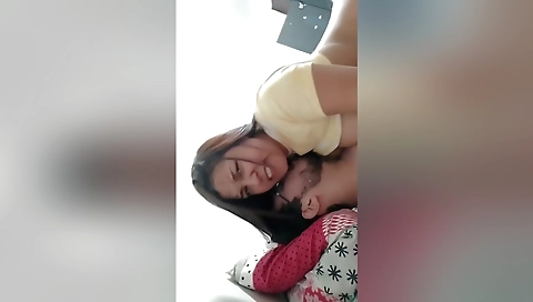 मैले मेरो सबैभन्दा राम्रो साथी Fucked मलाई थाहा थियो कि कसरी उनको बिल्ली मा मेरो ठूलो कुकुर सं उनको
