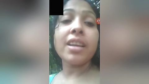 Today Exclusive -boudi Shows Her Boobs On Vc 3