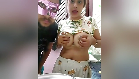 Today Exclusive -sexy Bhabhi Shows Her Boobs And Give Blowjob