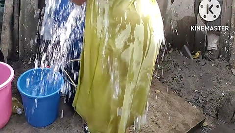 Bhabhi Anita Yadav Ki Hot Bathing