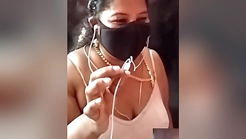 Tamil Ponnu Hot Talk On Video Call