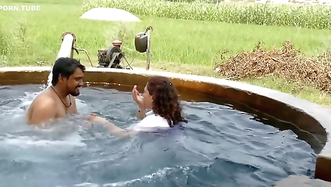 New Desi Sexy Video Pani Pani Village Aunty 2022