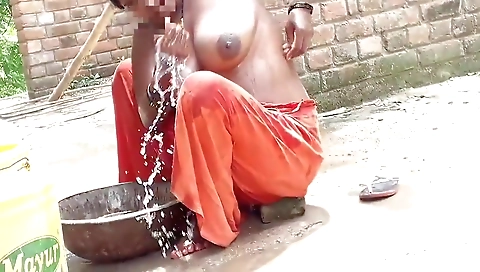 Indian Bhabhi Nothing, Desi Bhabhi Kaise Chat Me Apni Chut Sabun Se Saf Kar Rhi H