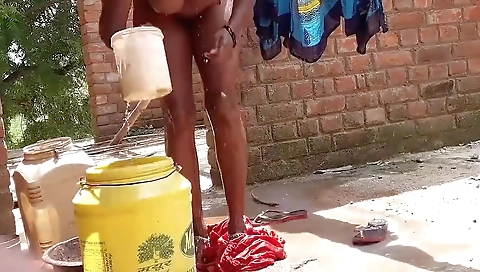 Indian Bhabhi Nothing, Desi Bhabhi Kaise Chat Me Apni Chut Sabun Se Saf Kar Rhi H