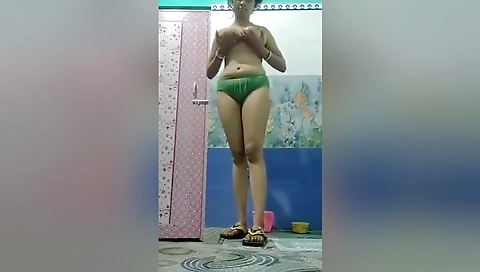 Unsatisfied Bengali Booby Boudi Nude Selfie Mms