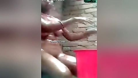 Today Exclusive- Desi Village Girl Bathing