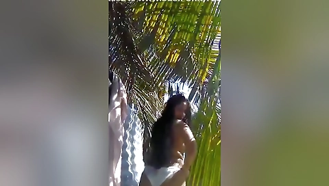 Today Exclusive- Cute Lankan Girl Showing Her Nude Body And Outdoor Bathing 7