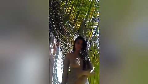 Today Exclusive- Cute Lankan Girl Showing Her Nude Body And Outdoor Bathing 7