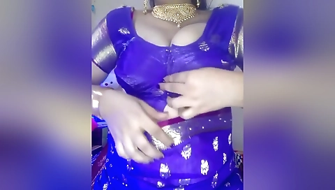 Today Exclusive- Sexy Bhabhi Showing Her Boobs And Pussy 3