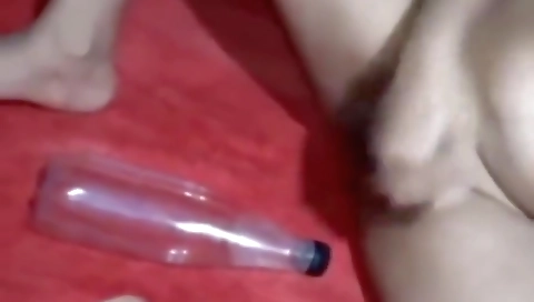 Choot Ki Khujli Mitane Ko Bottle Hi Choot Me Ghusa Dali Mai