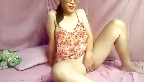 Super Cute Horny Asian Girl Show Her Pussy And Ass