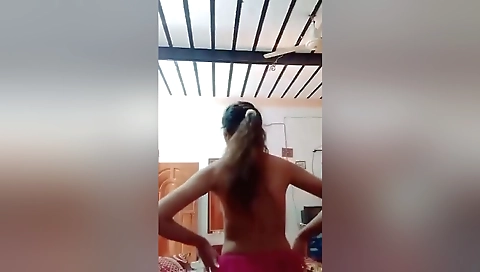 Today Exclusive -sexy Desi Girl Shows Her Boobs