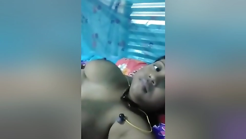 Today Exclusive- Desi Bhabhi Shows Her Boobs And Pussy