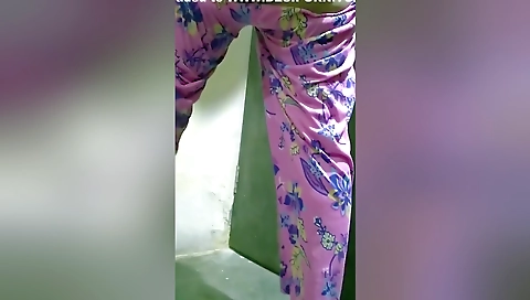 Big Ass Bhabhi Pee Show For Her Ex Lover