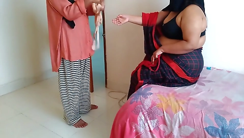 Amazon Delivery Man Came To Deliver Bra And Fucked Indian Sexy Aunty While Her Husband Was Not At Home - Hindi Audio
