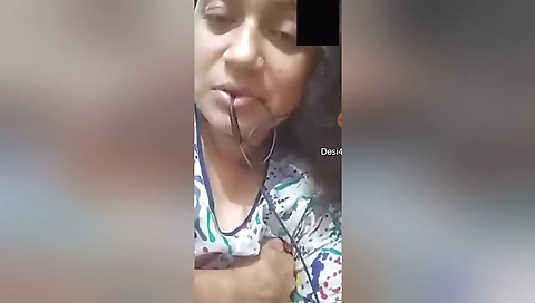 Desi Boudi Shows Her Boobs And Pussy On Vc 1