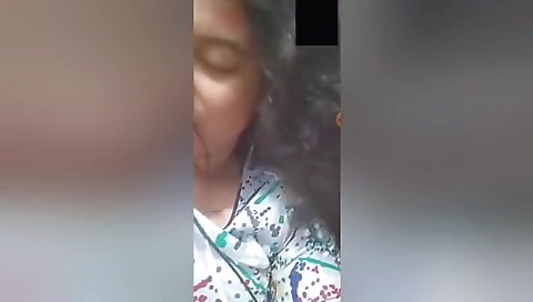 Desi Boudi Shows Her Boobs And Pussy On Vc 1