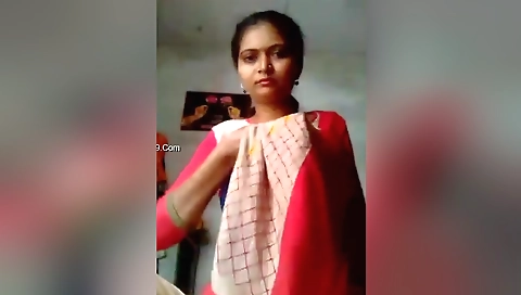 Today Exclusive- Hot Desi Girl Showing Her Boobs And Pussy