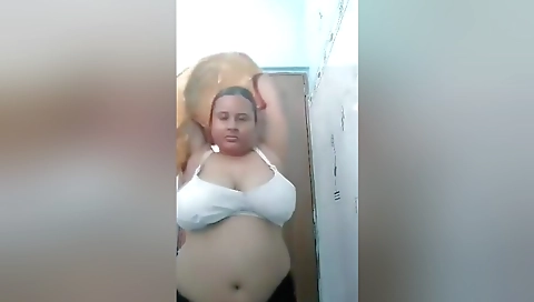 Today Exclusive- Desi Boud Showing Her Big Boobs