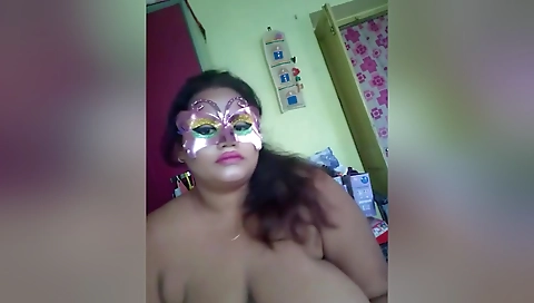 Today Exclusive- Horny Desi Bhabhi Nude Dancing