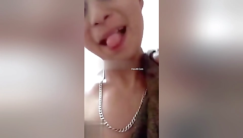 Today Exclusive- Cute Desi Girl Showing Her Pussy