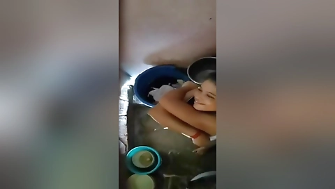 Today Exclusive- Sexy Desi Girl Bathing