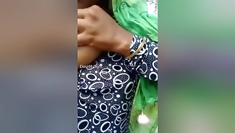Desi Girl Shows Boobs And Pussy To Lover