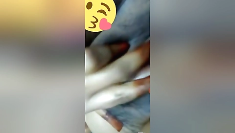 Desi Bhabhi Shows Her Pussy On Video Call
