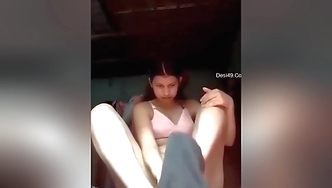 Today Exclusive -desi Girl Shows Her Boobs And Fingering
