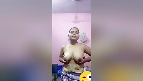 Today Exclusive -cute Desi Girl Shows Her Boobs