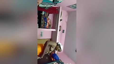 Today Exclusive- Bhabhi Wearing Cloths After Bath 2