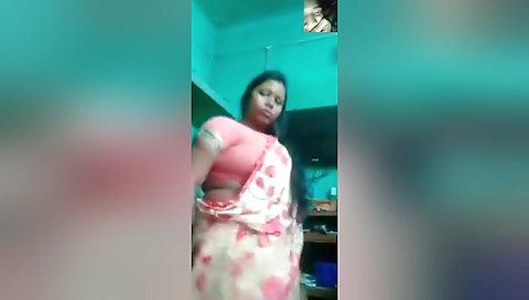 Today Exclusive- Desi Bhabhi Showing Her Big Ass And Pussy 2
