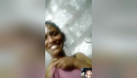 Today Exclusive- Desi Village Gf Showing Her Boobs