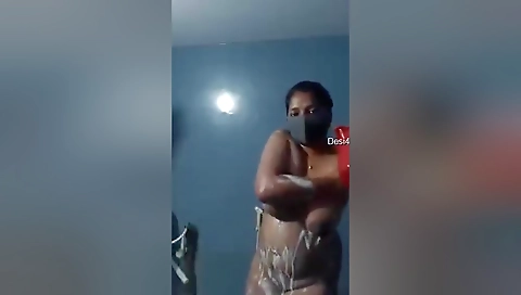 Today Exclusive- Mallu Bhabhi Bathing Private Show