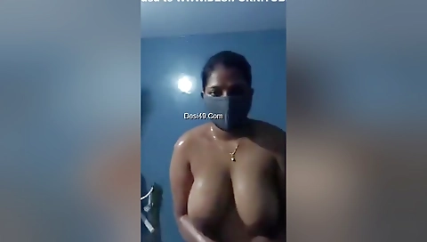Today Exclusive- Mallu Bhabhi Bathing Private Show