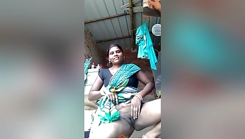 Today Exclusive- Desi Bhabhi Showing Her Ass And Pussy On Video Call 2