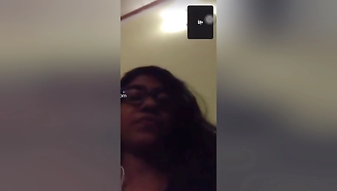 Today Exclusive-lankan Girl Showing Her Boobs And Pussy