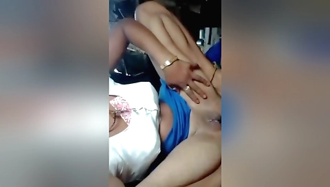 Today Exclusive- Desi Village Bhabhi Showing Her Pussy