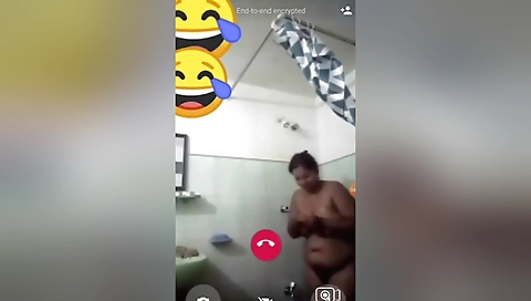 Today Exclusive-lankan Bhabhi Showing Her Bathing On Video Call