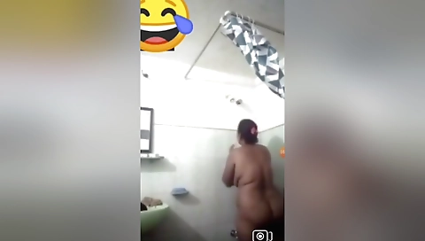 Today Exclusive-lankan Bhabhi Showing Her Bathing On Video Call