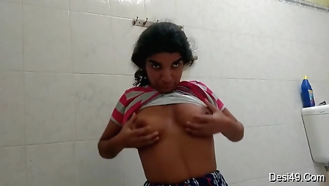 Today Exclusive- Desi Girl Showing Her Boobs And Pussy 8