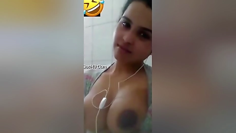 Today Exclusive- Cute Desi Girl Showing Her Boobs On Video Call