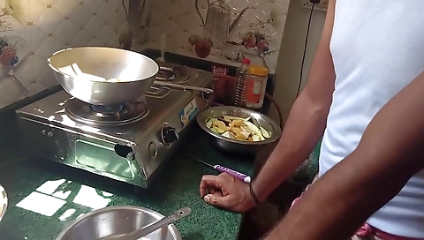 Malkin Ne Naukar Se Kitchen Me Choot Chudayi Karayi - Fireecouple