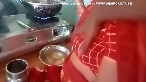 Tamil Aunty Boobs