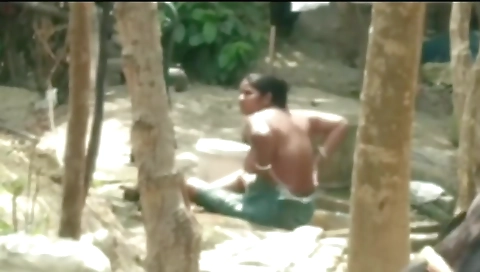 Desi Sexy Nude Bathing